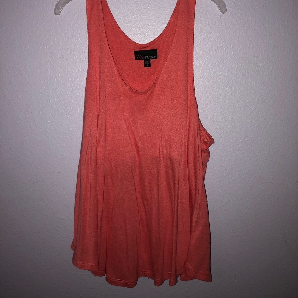 Tank Tops - Picture 3 of 4